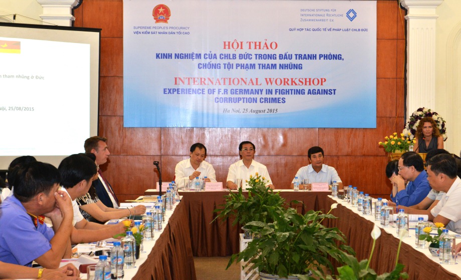  Tiến sỹ Nguyễn Hải Phong, Phó Viện trưởng Thường trực VKSNDTC chủ trì Hội thảo.