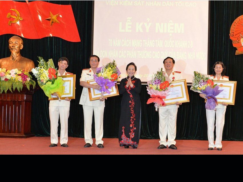Kỷ niệm 70 năm Cách mạng tháng Tám, Quốc khánh 2-9 và đón nhận các phần thưởng cao quý của Đảng, Nhà nước