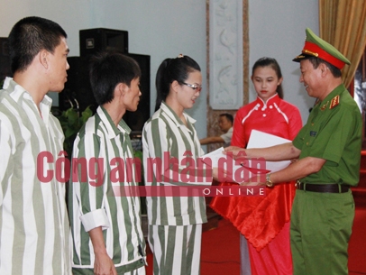 Nữ sinh sát hại người tình trên xe lexus được đặc xá