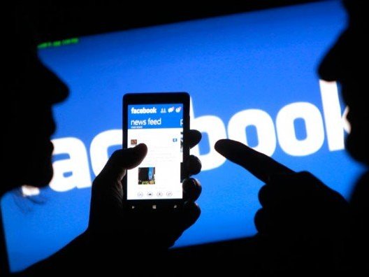 Ứng xử từ chuyện phụ huynh chê cà vạt trên Facebook