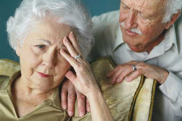 Bệnh mất trí nhớ Alzheimer có thể lây nhiễm qua đường máu