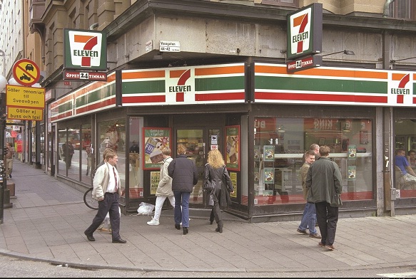 7-Eleven và cuộc đua mở cửa hàng tiện lợi