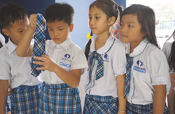 Vụ chiếc cà vạt của trường Vstar Bài học từ một cách hành xử phi giáo dục