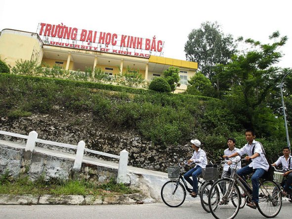 Bùng nổ đại học và những hệ lụy Khó quá hóa liều