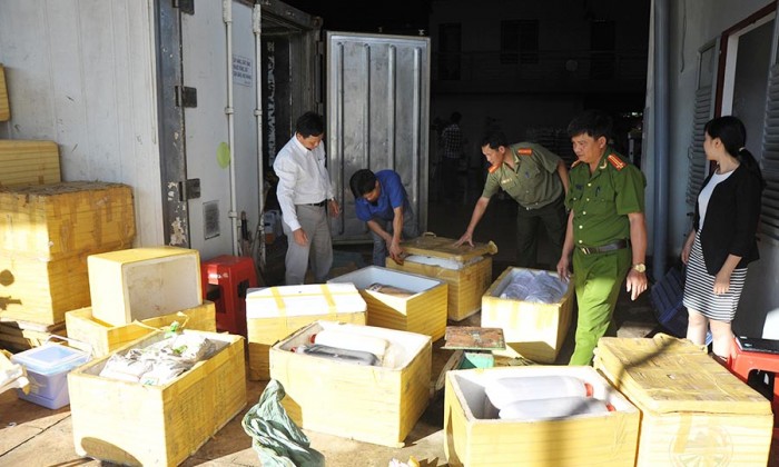 Kinh hoàng kem tươi bẩn ngậm chục loại hóa chất