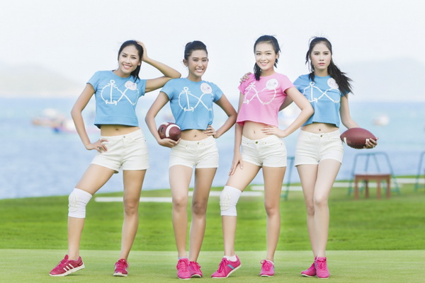 Bóng bầu dục là một chưa phổ biến tại Việt Nam, nên các cô gái ban đầu không khỏi bỡ ngỡ.