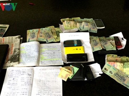 Ổ cá độ bóng đá trong quán cà phê bị công an ập bắt bất ngờ