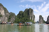 Chèo thuyền tay, loại dịch vụ du lịch được ưa chuộng trên Vịnh Hạ Long