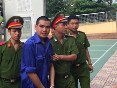 Đang xét xử hung thủ giết chết 4 người trong một gia đình ở bản Phồng