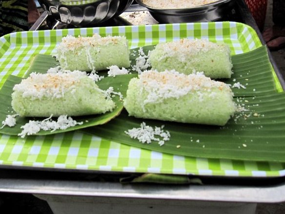 Món bánh ống gợi nhớ tuổi thơ xưa nghèo khó