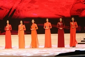 Cận cảnh trang phục áo dài đêm chung kết của thí sinh Hoa hậu Hoàn Vũ