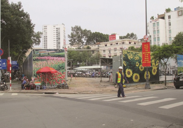 Đất vàng thành bãi giữ xe