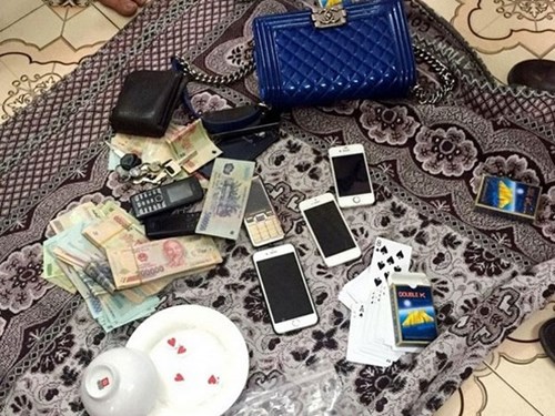 Sới bạc trong hiệu cầm đồ