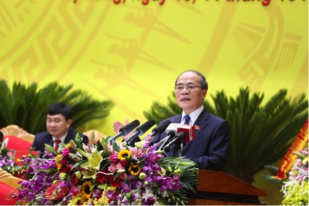 Đồng chí Nguyễn Sinh Hùng, Ủy viên Bộ Chính trị, Chủ tịch Quốc hội phát biểu chỉ đạo tại Đại hội đại biểu Đảng bộ tỉnh Quảng Ninh lần thứ XIV, nhiệm kỳ 2015 – 2020.
