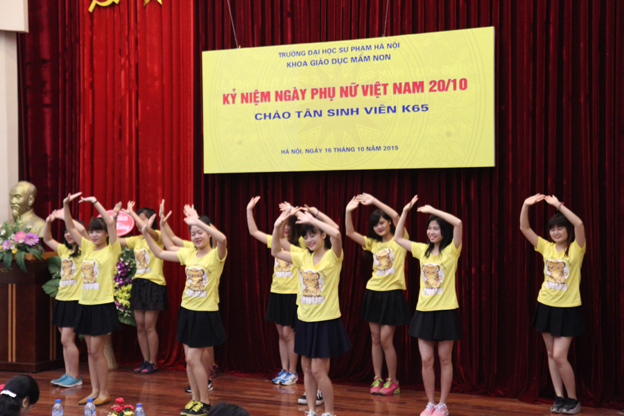 Chương trình chào tân sinh viên k65 và chào mừng ngày Phụ nữ Việt Nam của khoa Giáo dục mầm non, trường Đại học Sư phạm Hà Nội