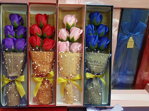 Coi chừng nhiễm độc vì được tặng hoa hồng vĩnh cửu