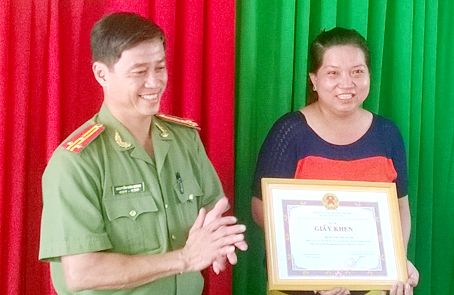 Người phụ nữ dũng cảm truy bắt cướp giật