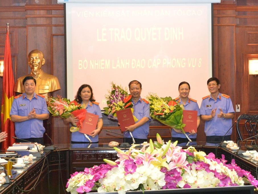 Trao quyết định bổ nhiệm lãnh đạo cấp phòng Vụ 8