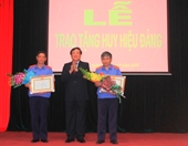 Đảng bộ VKSNDTC tổ chức Lễ trao huy hiệu Đảng và thông báo nhanh kếtquả Hội nghị Trung ương 12 khóa XI