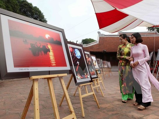 Tình yêu sâu lắng với Hà Nội qua những hình ảnh đẹp 30 năm qua