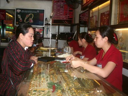 Giá vàng giảm sâu, xuống thấp nhất gần 3 tháng