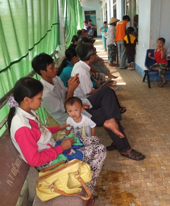 Khởi tố một nhân viên bệnh viện lừa đảo chiếm đoạt tài sản