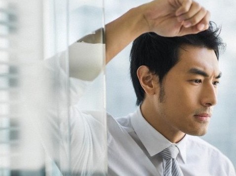 Vừa đính hôn, phát hiện vợ sắp cưới ngoại tình