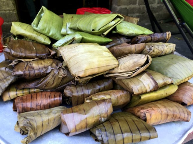 Dừng chân bản Đồn ăn bánh củ chuối