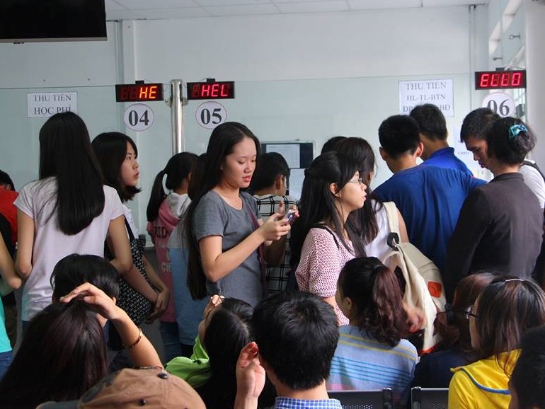 Phí học lại tăng gấp 5 lần, sinh viên bức xúc