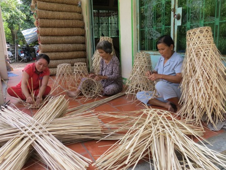 Nghề đan bội vào mùa sản xuất phục vụ Tết