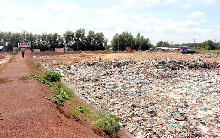 Trang trại khốn đốn vì bãi rác
