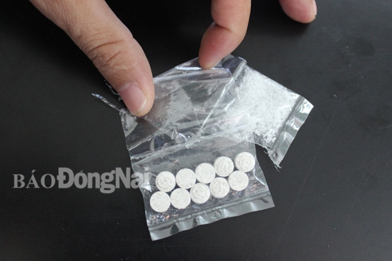 Phát hiện ma túy trong quán karaoke