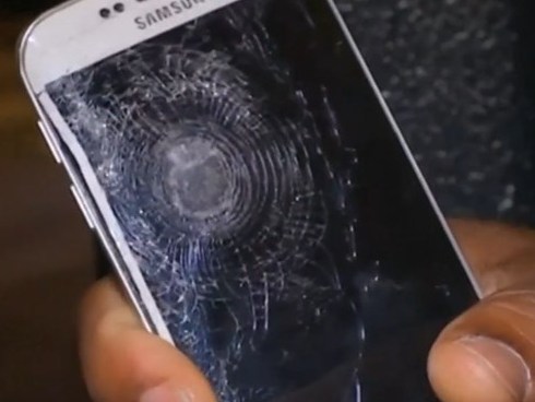 Thoát chết trong vụ khủng bố Paris nhờ điện thoại Samsung