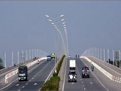 Phân luồng cầu Thanh Trì để sửa khe co giãn