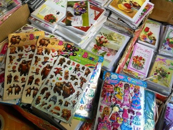 Sau cảnh báo ung thư, miếng dán hoạt hình Trung Quốc vẫn bán tràn lan