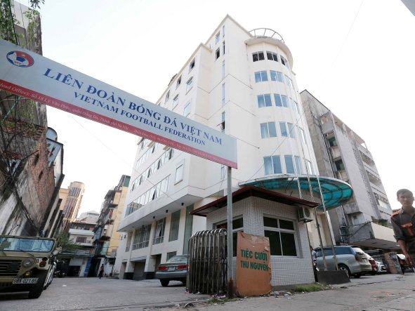 Thị trường bóng đá bị hủy hoại