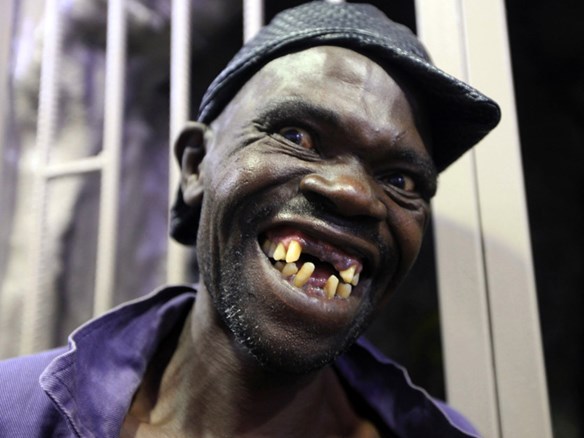 Nam vương xấu trai nhất Zimbabwe bị tố cáo chơi ăn gian