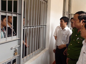 Nghiêm cấm tra tấn, truy bức, dùng nhục hình, trừng phạt tàn bạo