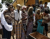 Lễ tắm rửa và thay quần áo cho người chết ở Indonesia