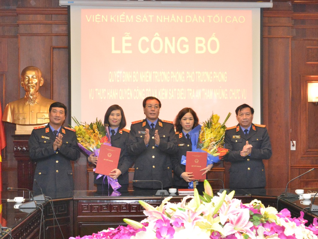 Lãnh đạo VKSNDTC trao quyết định bổ nhiệm Lãnh đạo cấp phòng Vụ 5