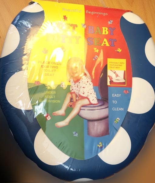 Tấm lót bệ xí cho trẻ chứa hóa chất có thể gây vô sinh