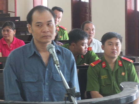 Xơi hàng chục tấn gạo, lãnh án 8 năm tù giam