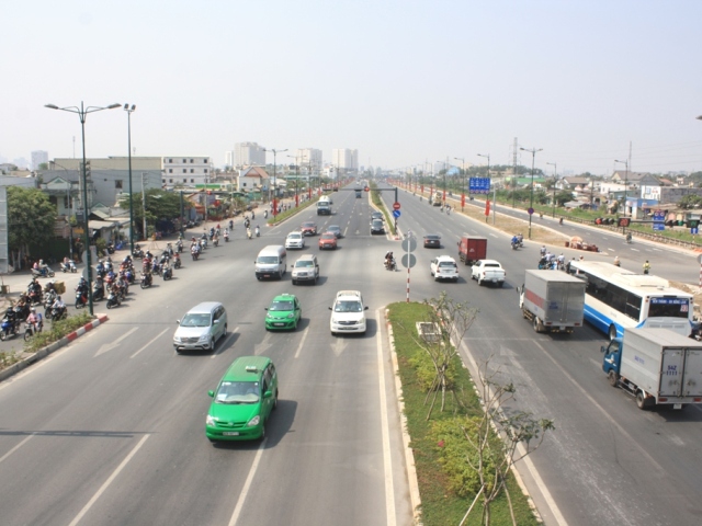 Lắp mắt thần trên tuyến đường đẹp nhất Sài Gòn