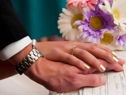 Ly hôn với người nước ngoài không rõ địa chỉ cư trú