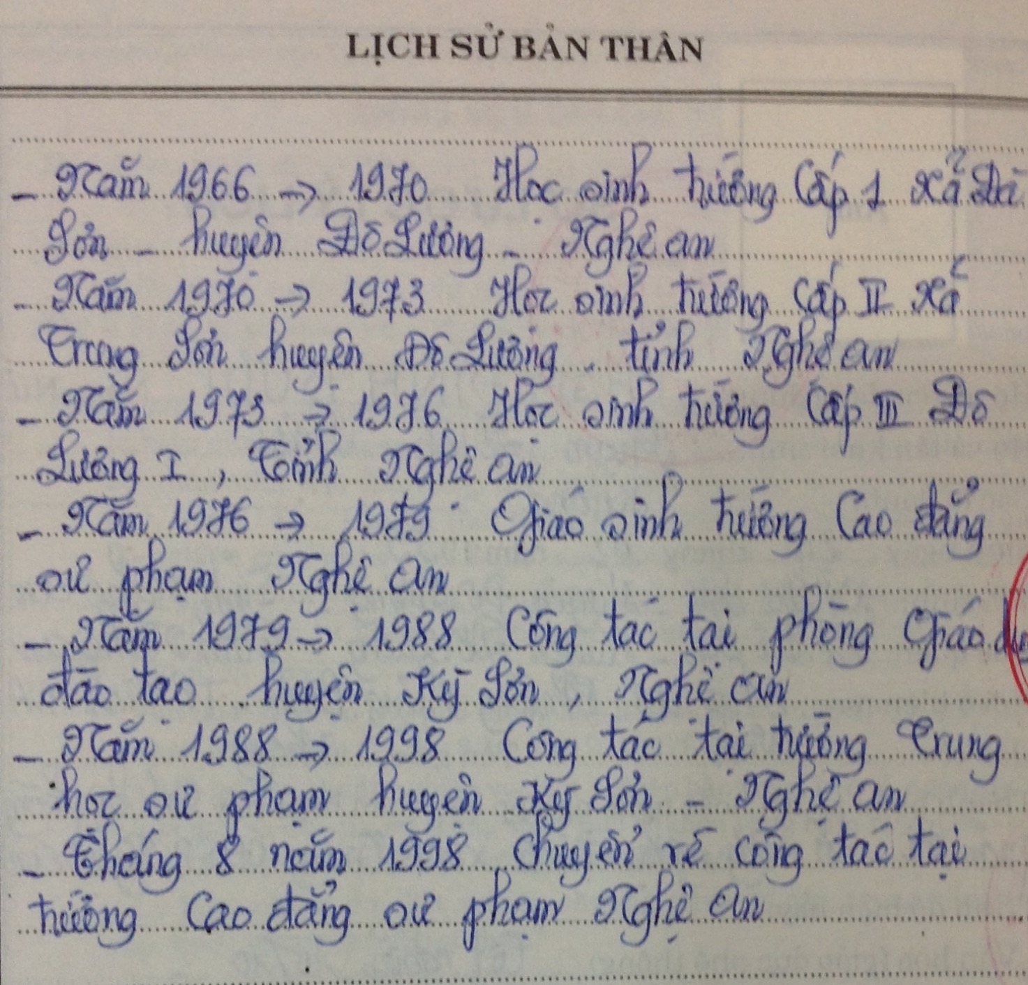 Bản tự khai của ông Phạm Đình Bưởi trong lý lịch đảng viên về quá trình học phổ thông là 1976 - không đúng với năm tốt nghiệp ghi trên bằng THPT. 