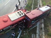 Khẩn trương cứu chữa nạn nhân vụ tai nạn cao tốc Nội Bài - Lào Cai