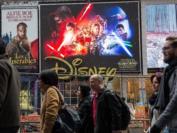 Báo Mỹ ngạc nhiên vì bom tấn Star Wars xếp sau phim Việt Nam