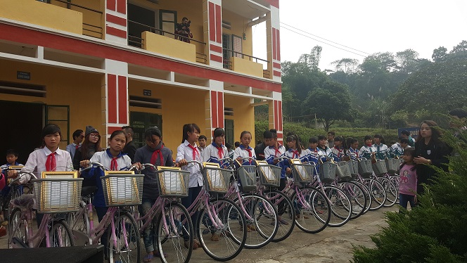 chương trình “Những chuyến xe chở ước mơ” trao tặng 200 chiếc xe đạp cho những học sinh nghèo vượt khó của xã An Lạc – huyện Lục Yên – Yên Bái.