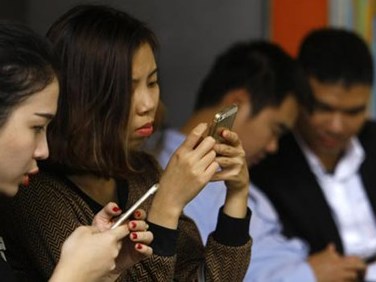 Bùng nổ tin nhắn rác, tiền vào túi ai