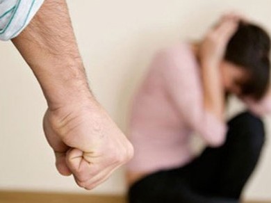 Bị đánh sảy thai vì không chịu chiều chồng